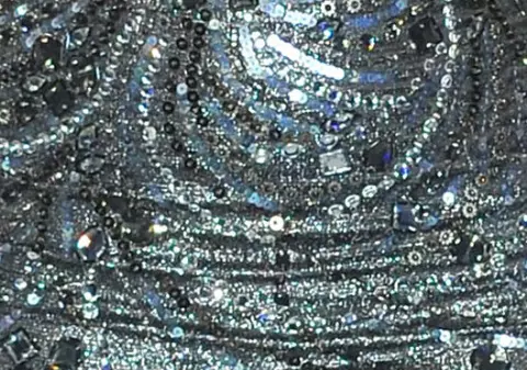 O româncă a cumpărat toată producţia de fir de argint. Şi are sânge regal!