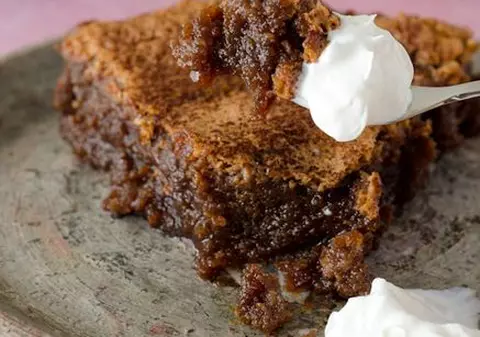 Reţeta zilei | Tort de ciocolată cu caramel