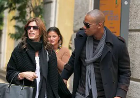 Foto | Fosta iubită a lui George Clooney şi-a găsit consolarea în braţele altui actor mai tânăr