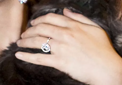 Vezi ce vedetă a primit un inel eco de 35.000 de euro!