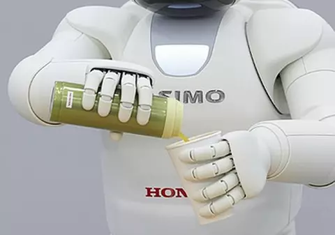 Roboţelul umanoid Asimo a devenit mai deştept