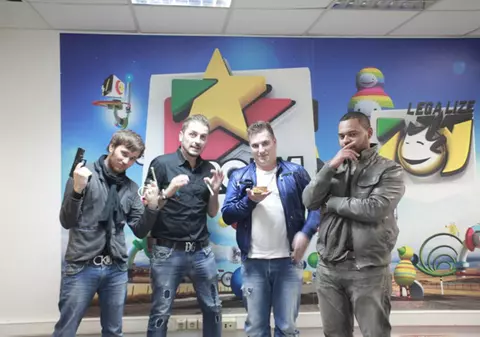 Chris Mayer şi J. Yolo şi-au deschis magazin ambulant în studioul PRO FM 