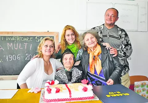 Ce bine se ţine fosta învăţătoare la 105 ani!
