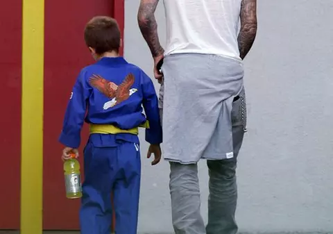 Foto | Cruz nu vrea să calce pe urmele tatălui său. Uite ce sport practică fiul lui David Beckham!