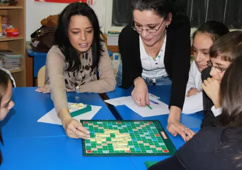 Andreea Raicu, impresionată de copiii de la un centru educaţional. Află cum s-a implicat vedeta!