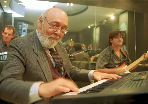 Pianul lui Johnny Răducanu rămâne la Lăptăria lui Enache