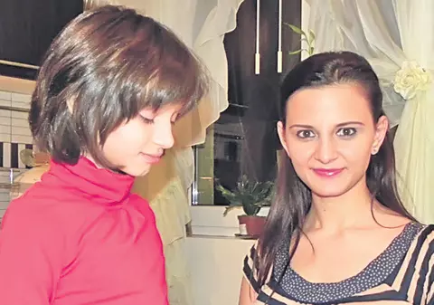 Ruxandra Pitulice şi Marinela Pârvu au pus usturoi la uşi pentru a alunga strigoii