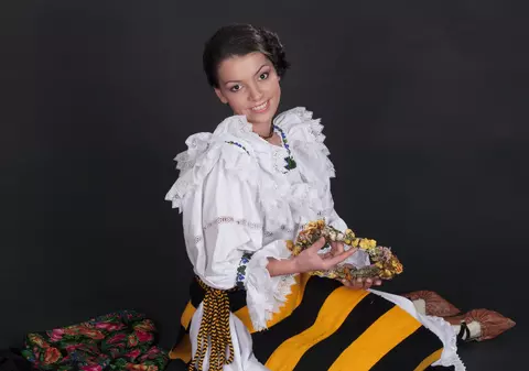 Solista de muzică populară Maria Luiza Mih curtată de designeri