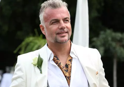 Fițe de ”megastar”! Adrian Enache supărat că poza lui nu apare pe afișe alături de Smiley ori respectabilul Gheorghe Zamfir