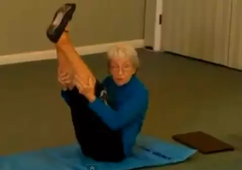 Bernice Bates este cea mai bătrână profesoară de yoga. Află de cât timp predă!