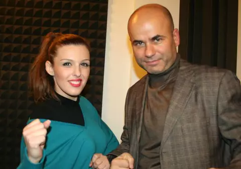 Diana Bișinicu, co-prezentatoare la o emisiune radio 