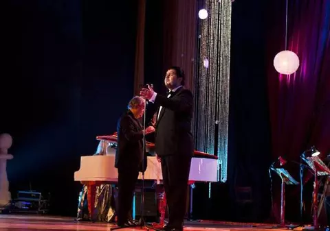 Diaconul care a fost premiat la ”Crizantema de aur” a cântat la ”Odată-n viaţă”! Intră şi vezi momentul din emisia Iulianei Tudor! FOTO & VIDEO