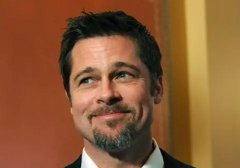 Două lesbiene celebre vor casa lui Brad Pitt