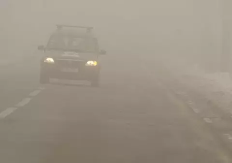 Circulaţie în condiţii de ceaţă pe mai multe drumuri din ţară