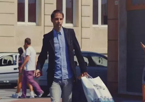 Cunoscut cântăreţ prins în flagrant în timp ce îi oferea bani unei prostituate