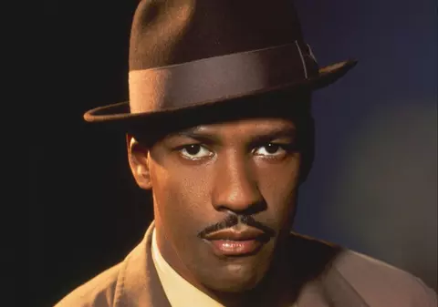 Un homeless s-a suparat pe Denzel Washington pentru că i-a oferit doar 10 dolari