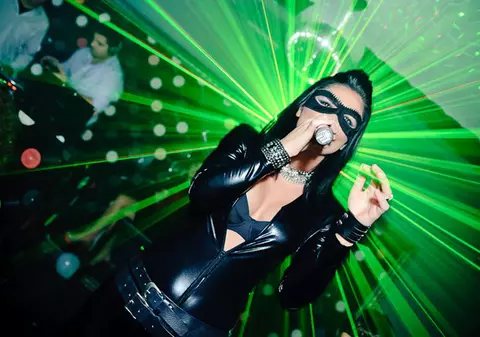 Foto | Ellie White s-a transformat în Catwoman de Halloween