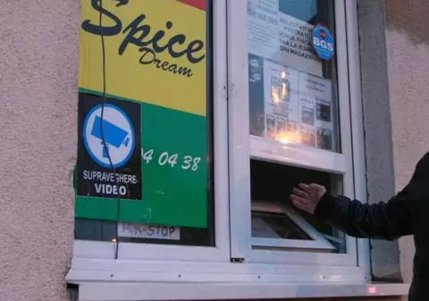 Tulburător! Dependent de etnobotanice la doar 12 ani!