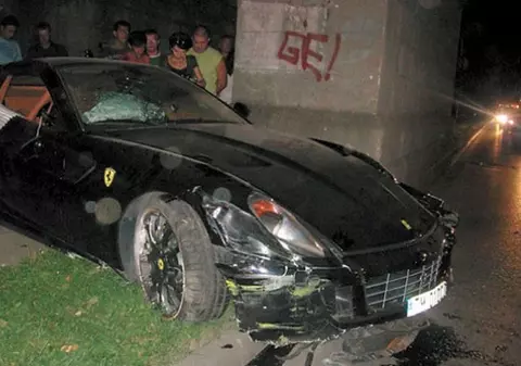 Condamnat la puşcărie, şmecherul cu Ferrari s-a predat