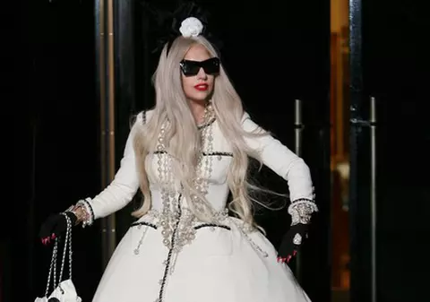Foto | Și-a revenit! Lady Gaga, într-o rochie de ”Crăiasa Zăpezii” la un eveniment