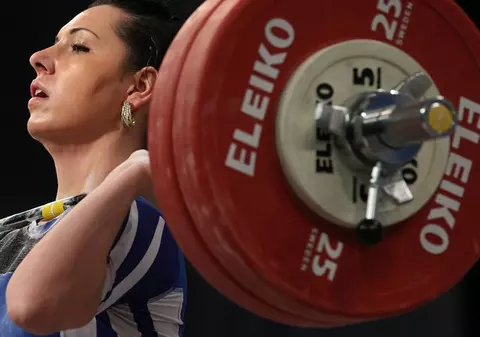 Roxana Cocoş, bronz la Mondiale, concurează machiată şi nu renunţă la cercei nici măcar pe podium
