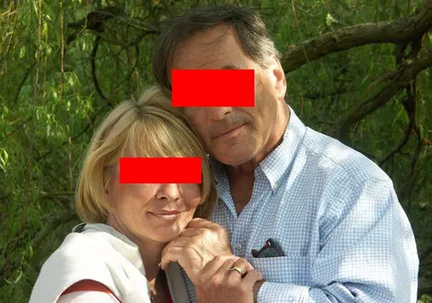 S-au cunoscut într-o vacanţă, s-au reîntâlnit după 18 ani şi s-au căsătorit