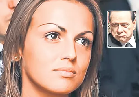 În timp ce Italia este în pragul falimentului, Berlusconi a fost la o partidă de «Bunga-Bunga» cu iubita