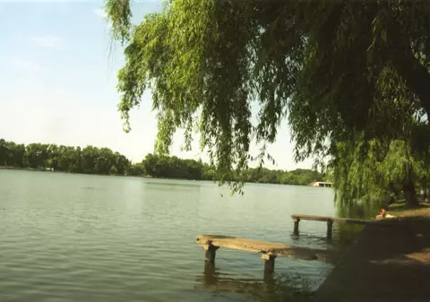 Trei oameni au murit după ce au plonjat cu maşina în lacul Floreasca din Capitală