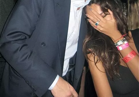 Mădălina Ghenea, la aniversarea lui DiCaprio? Uite ce fericită e la pieptul unui "bărbat fără cap"!