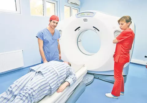 La spitalul Malaxa e singurul tomograf din ţară pentru persoane supraponderale: "Ce bine că am unde să-mi fac analizele!"