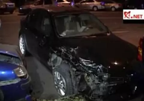 Cursă ilegală de mașini, sfârșită tragic: un rănit grav și șapte autoturisme avariate