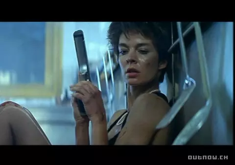 “Nikita”, filmul care a lansat  trendul personajelor feminine superputernice, la “CineTePrinde” 