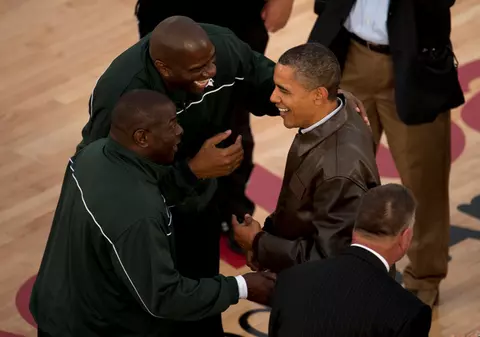 Obama, la un meci de baschet pe vasul pe care s-a desfăşurat ceremonia funerară pentru Osama ben Laden