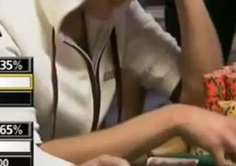 La 22 de ani, este campion mondial la poker, câştigând premiul de 8,7 milioane de dolari