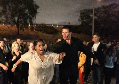 Oare ce a făcut să merite asta? Oprah a mers pe cărbuni încinşi