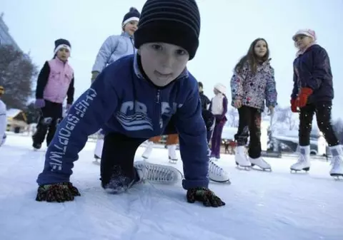 Super ofertă la patinoarele din Capitală! Vezi unde poţi patina două ore gratuit