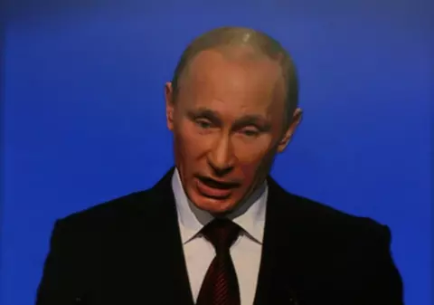 Putin și-a anunțat candidatura la prezidențiale în Rusia