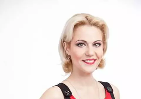Raluca Moianu se trezeşte cu noapte-n cap. Află de ce!