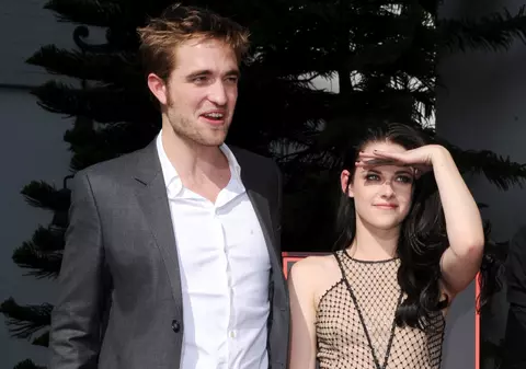 Robert Pattinson şi Kristen Stewart nu pot decide unde să se mute
