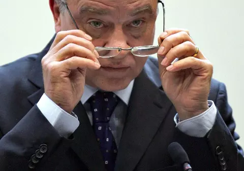Mircea Sandu a cedat nervos şi a jignit jurnaliştii