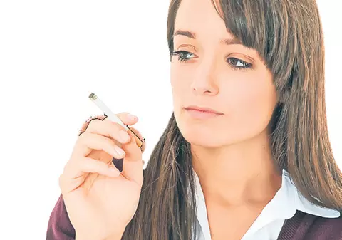 Video | De mâine, intră în vigoare țigaretele «antiincendiu»