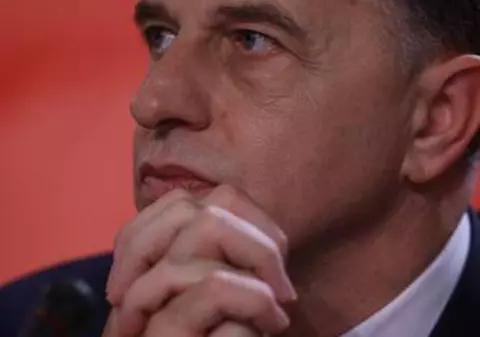 Scandal la Senat. Victor Ponta:  Mircea Geoană, revocat de la şefia acestei camere a Parlamentului