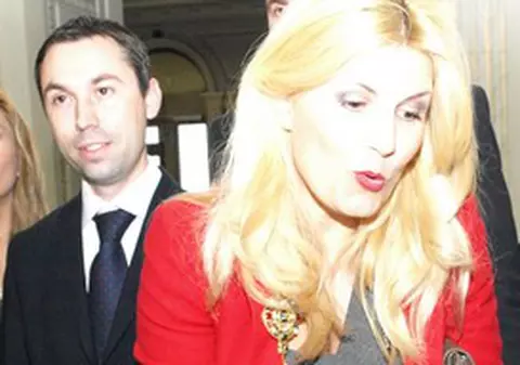 Află cum scăpa Elena Udrea de răceală când era copil! FOTO