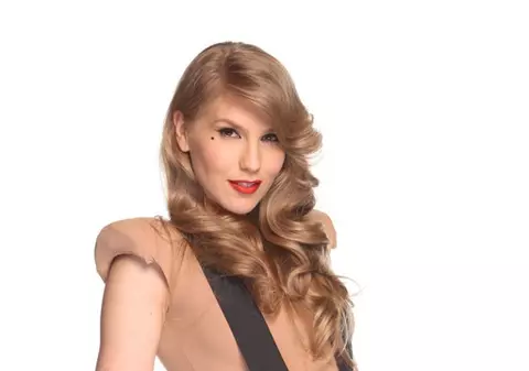 Corina: "Sunt femeia unui singur bărbat pe care îl iubesc de la 16 ani!"