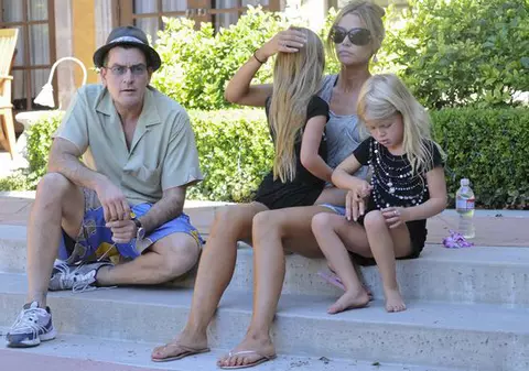 Se împacă? Charlie Sheen și Denise Richards petrec împreună vacanța de iarnă