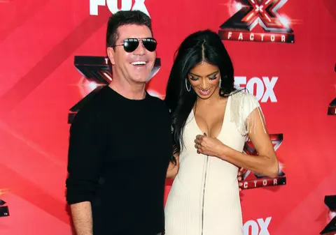 Nicole Scherzinger, ruşinată de propriul decolteu? | FOTO