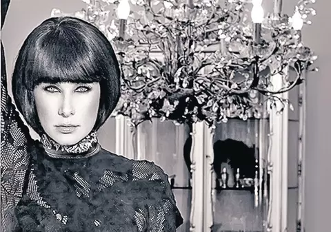 Leac antiîmbătrânire: Romaniţa Iovan şi Irina Truică spală rufele cu argint