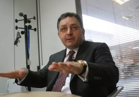 Traian Băsescu l-a făcut pe Marian Vanghelie «cavaler»