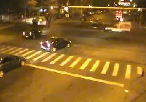 Şapte răniţi după ce o ambulanță a fost dată peste cap | Video