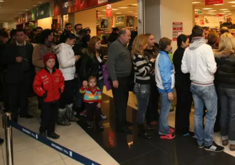 500 de vouchere cu reduceri s-au epuizat în 15 minute la inaugurarea unui supermarket bucureştean